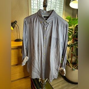Banana Republic Light Blue Casual Button-Down Shirt
